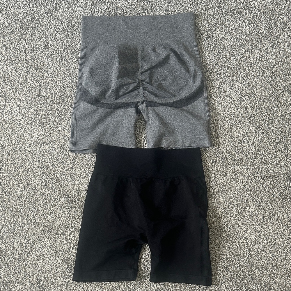 Gym shorts with butt scrunch on both